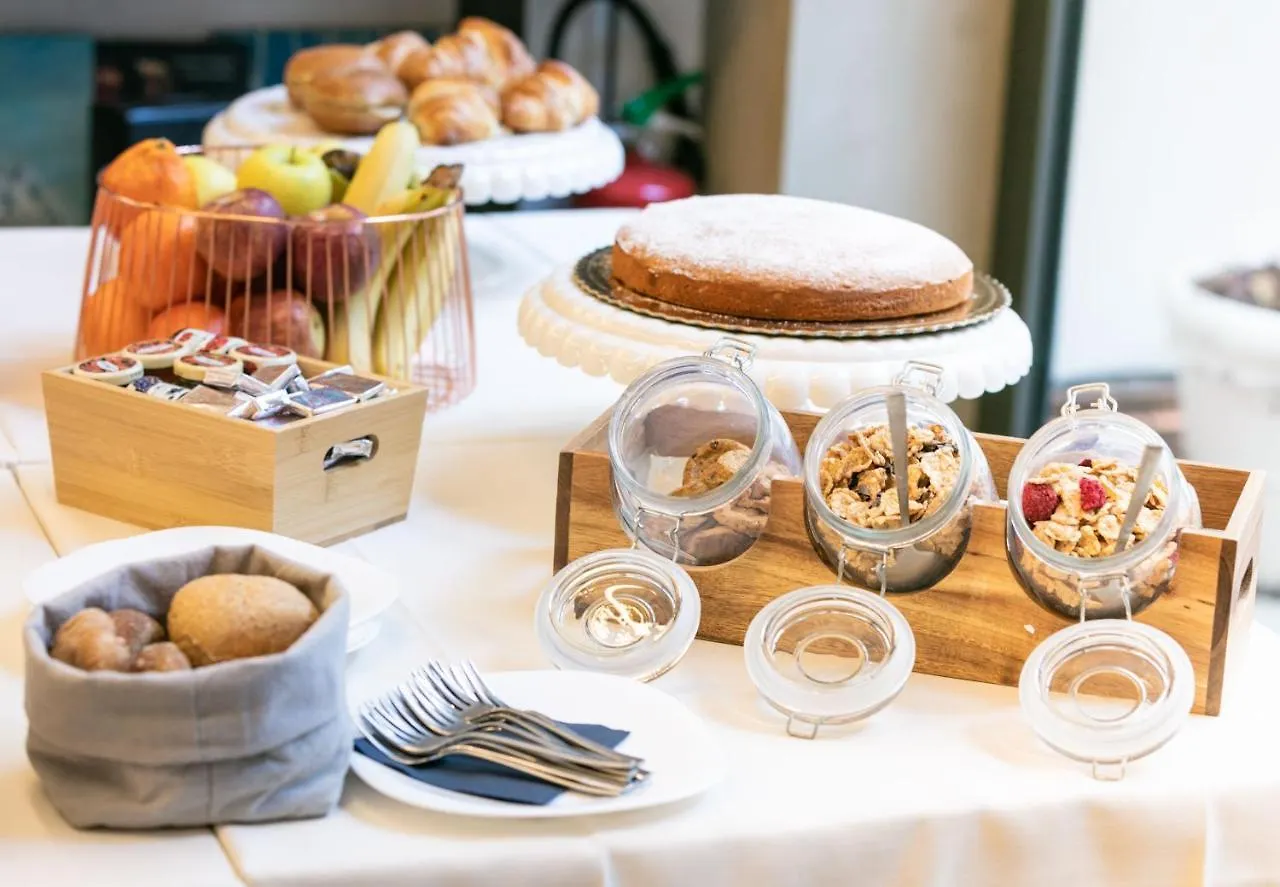 Domus Cavour Rooms&Suites Tirano Hotel