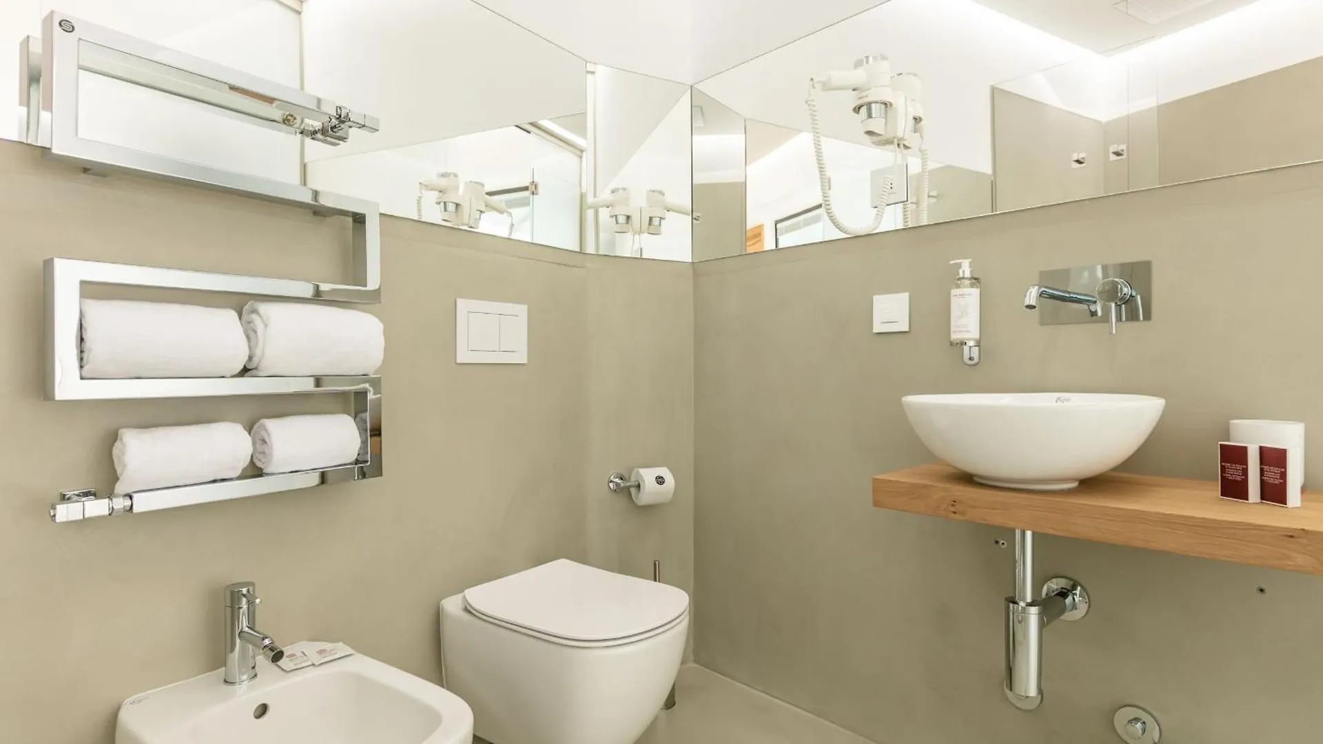 Domus Cavour Rooms&Suites Tirano Hotel