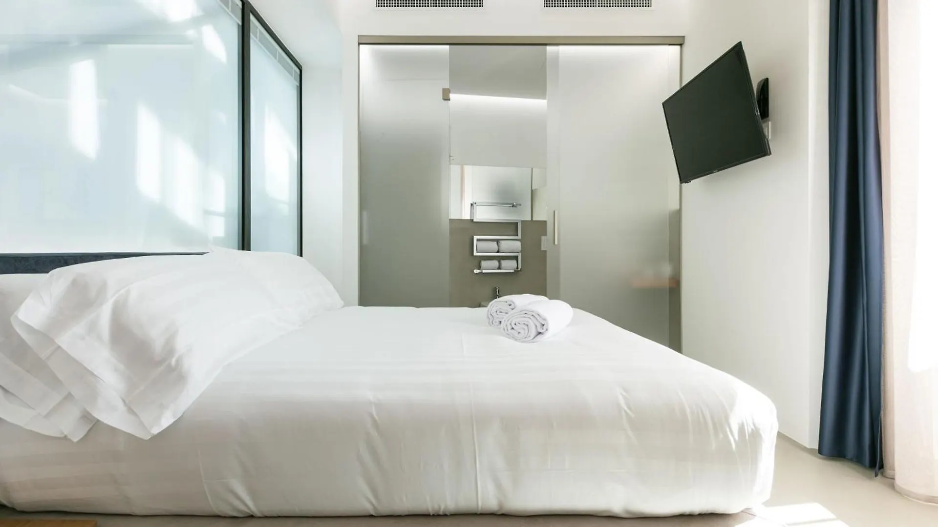 Domus Cavour Rooms&Suites Tirano Hotel
